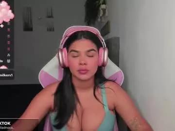 Girls: discover live performances with matured cam models, from teasing to fixations, in a variety of stunning live sex cams.