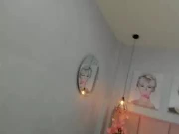 Girls: discover live performances with matured cam models, from teasing to fixations, in a variety of stunning live sex cams.