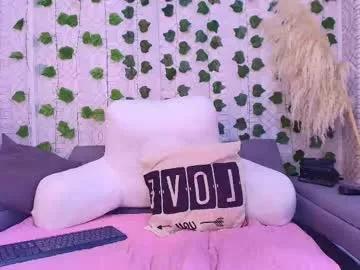 Girls: discover live performances with matured cam models, from teasing to fixations, in a variety of stunning live sex cams.