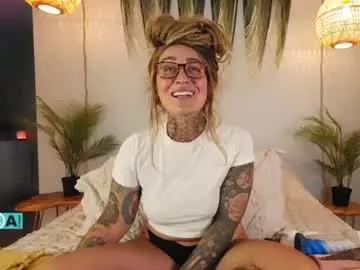 Girls: discover live performances with matured cam models, from teasing to fixations, in a variety of stunning live sex cams.