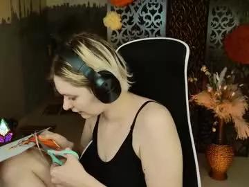 Girls: discover live performances with matured cam models, from teasing to fixations, in a variety of stunning live sex cams.