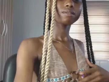 choco_petitqueen from Chaturbate