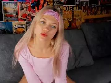 Girls: discover live performances with matured cam models, from teasing to fixations, in a variety of stunning live sex cams.