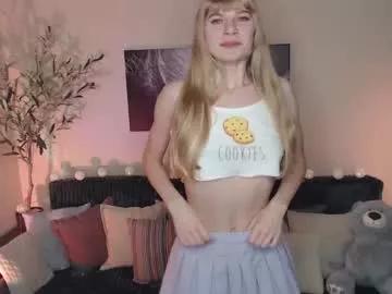 divine_pie from Chaturbate
