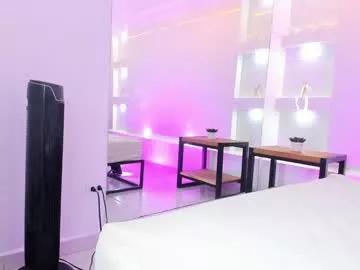 Girls: discover live performances with matured cam models, from teasing to fixations, in a variety of stunning live sex cams.