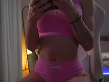 Girls: discover live performances with matured cam models, from teasing to fixations, in a variety of stunning live sex cams.