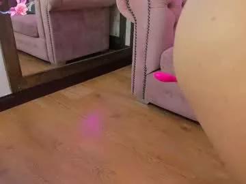 Girls: discover live performances with matured cam models, from teasing to fixations, in a variety of stunning live sex cams.