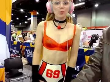Girls: discover live performances with matured cam models, from teasing to fixations, in a variety of stunning live sex cams.