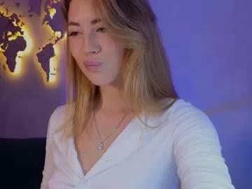 emmi_rosee from Chaturbate
