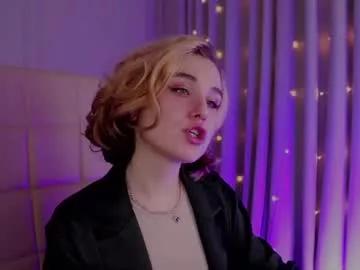 Girls: discover live performances with matured cam models, from teasing to fixations, in a variety of stunning live sex cams.