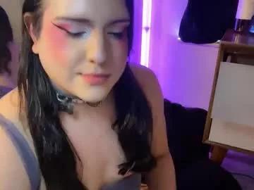Girls: discover live performances with matured cam models, from teasing to fixations, in a variety of stunning live sex cams.