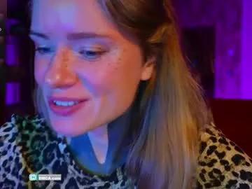 Girls: discover live performances with matured cam models, from teasing to fixations, in a variety of stunning live sex cams.