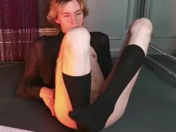 Girls: discover live performances with matured cam models, from teasing to fixations, in a variety of stunning live sex cams.