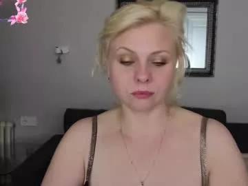 Girls: discover live performances with matured cam models, from teasing to fixations, in a variety of stunning live sex cams.