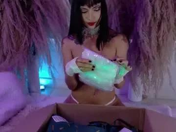 Girls: discover live performances with matured cam models, from teasing to fixations, in a variety of stunning live sex cams.