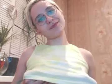 hellalovesu from Chaturbate
