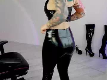 Girls: discover live performances with matured cam models, from teasing to fixations, in a variety of stunning live sex cams.