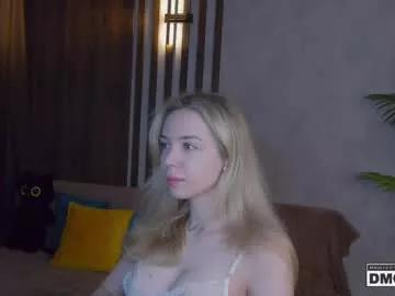 holl1would from Chaturbate