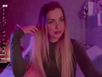 holly_molly8 from Chaturbate
