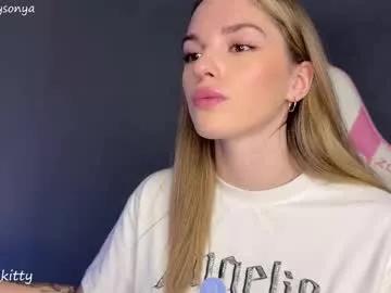 Girls: discover live performances with matured cam models, from teasing to fixations, in a variety of stunning live sex cams.