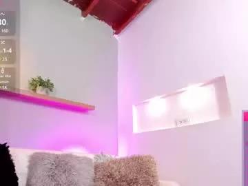 Girls: discover live performances with matured cam models, from teasing to fixations, in a variety of stunning live sex cams.