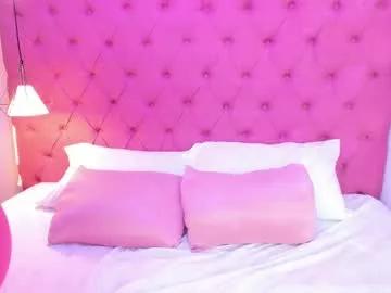 Girls: discover live performances with matured cam models, from teasing to fixations, in a variety of stunning live sex cams.