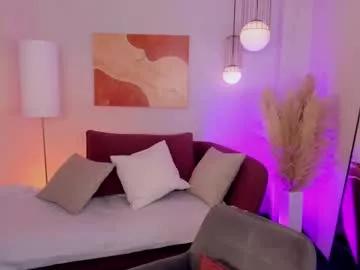 Girls: discover live performances with matured cam models, from teasing to fixations, in a variety of stunning live sex cams.