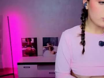 Girls: discover live performances with matured cam models, from teasing to fixations, in a variety of stunning live sex cams.