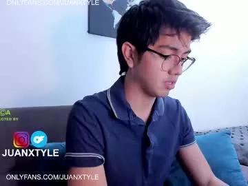 Girls: discover live performances with matured cam models, from teasing to fixations, in a variety of stunning live sex cams.