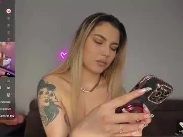 Girls: discover live performances with matured cam models, from teasing to fixations, in a variety of stunning live sex cams.