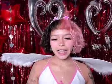 Girls: discover live performances with matured cam models, from teasing to fixations, in a variety of stunning live sex cams.