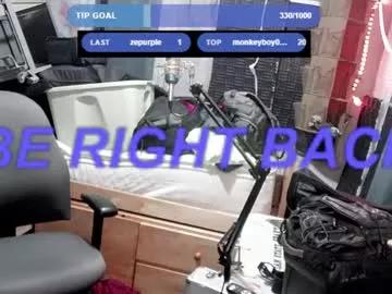 kinkybiguy14 from Chaturbate