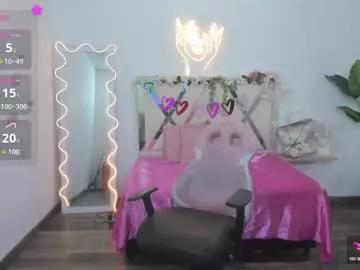 Girls: discover live performances with matured cam models, from teasing to fixations, in a variety of stunning live sex cams.