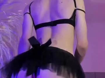 Girls: discover live performances with matured cam models, from teasing to fixations, in a variety of stunning live sex cams.
