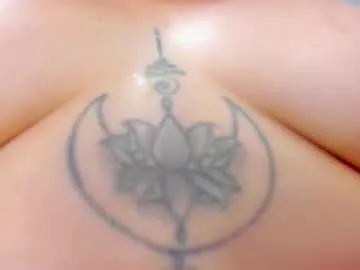 Girls: discover live performances with matured cam models, from teasing to fixations, in a variety of stunning live sex cams.