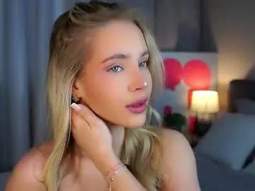 Girls: discover live performances with matured cam models, from teasing to fixations, in a variety of stunning live sex cams.