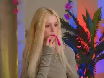 Girls: discover live performances with matured cam models, from teasing to fixations, in a variety of stunning live sex cams.