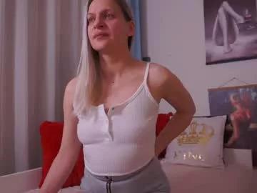 Girls: discover live performances with matured cam models, from teasing to fixations, in a variety of stunning live sex cams.
