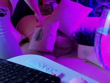 Girls: discover live performances with matured cam models, from teasing to fixations, in a variety of stunning live sex cams.