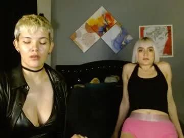 Girls: discover live performances with matured cam models, from teasing to fixations, in a variety of stunning live sex cams.