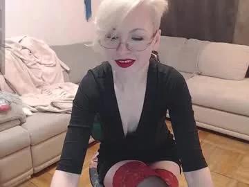 Girls: discover live performances with matured cam models, from teasing to fixations, in a variety of stunning live sex cams.
