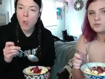 Girls: discover live performances with matured cam models, from teasing to fixations, in a variety of stunning live sex cams.