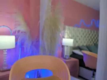 Girls: discover live performances with matured cam models, from teasing to fixations, in a variety of stunning live sex cams.