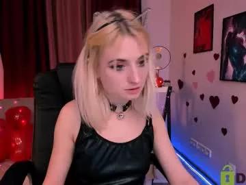 Girls: discover live performances with matured cam models, from teasing to fixations, in a variety of stunning live sex cams.