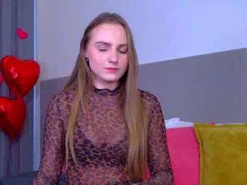 Girls: discover live performances with matured cam models, from teasing to fixations, in a variety of stunning live sex cams.
