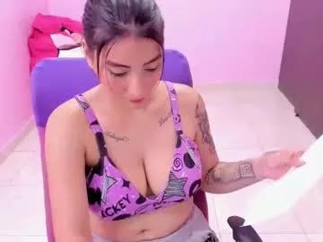 Girls: discover live performances with matured cam models, from teasing to fixations, in a variety of stunning live sex cams.