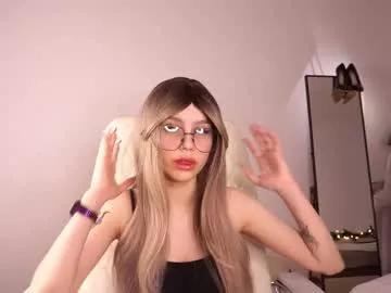 Girls: discover live performances with matured cam models, from teasing to fixations, in a variety of stunning live sex cams.