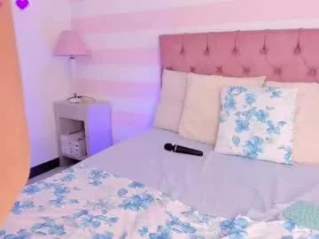 Girls: discover live performances with matured cam models, from teasing to fixations, in a variety of stunning live sex cams.