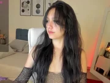 Girls: discover live performances with matured cam models, from teasing to fixations, in a variety of stunning live sex cams.