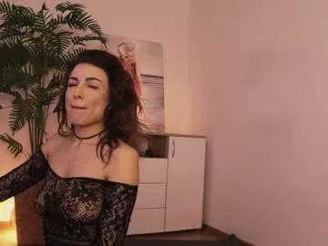 Girls: discover live performances with matured cam models, from teasing to fixations, in a variety of stunning live sex cams.
